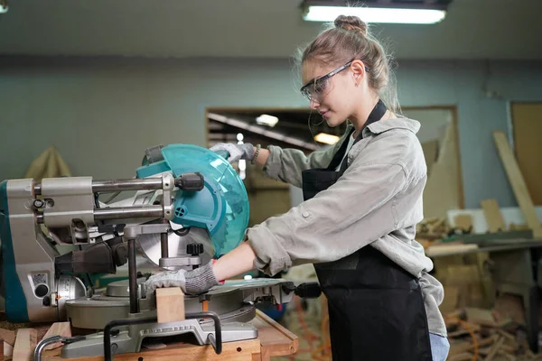 Young Beautiful Woman Doing Work Carpenter Diy Workshop Room Small — Stock Photo, Image