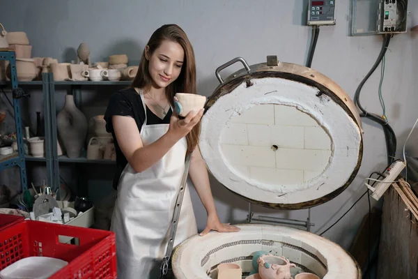 Beautiful Woman Making Ceramic Pottery Concept Woman Freelance Business Hobby — Stock Photo, Image