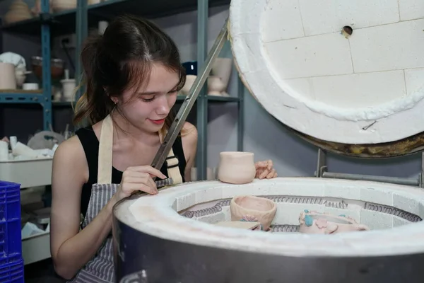 Beautiful Woman Making Ceramic Pottery Concept Woman Freelance Business Hobby — Stock Photo, Image