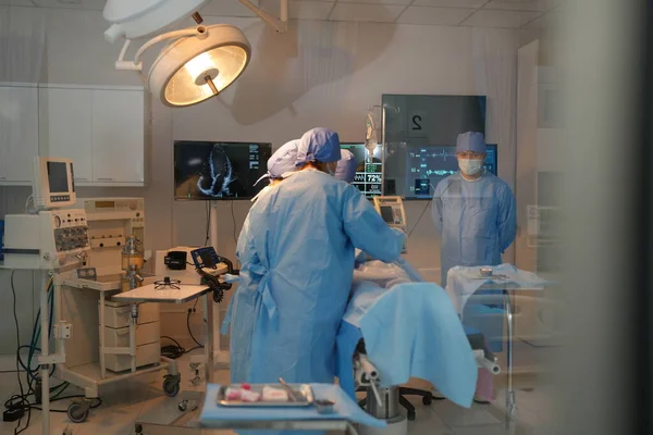 Chirurgiens Travaillant Intérieur Salle Opération — Photo