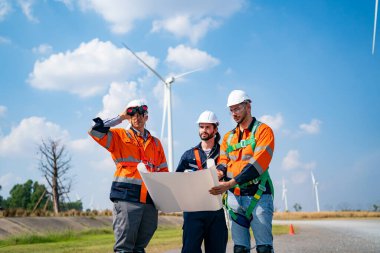 Rüzgar türbini servis mühendisi bakım ve inşaat sahasında teftiş planı, yenilenebilir elektrik jeneratörü. 