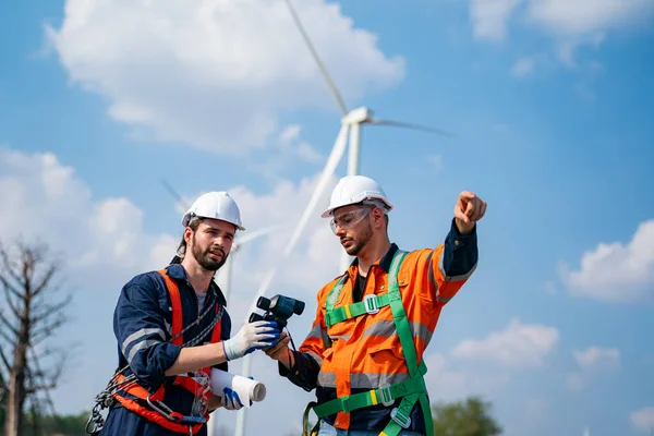 Onderhoud Van Windturbinewerktuigkundigen Plannen Voor Inspectie Bouwplaats Duurzame Elektriciteitsproducenten — Stockfoto