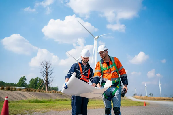 Onderhoud Van Windturbinewerktuigkundigen Plannen Voor Inspectie Bouwplaats Duurzame Elektriciteitsproducenten — Stockfoto