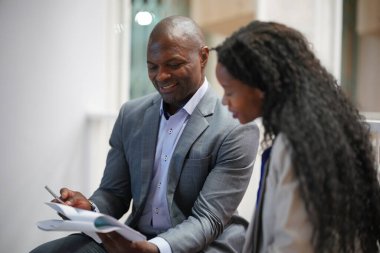 İş adamlarının buluşma, planlama ve stratejisi 