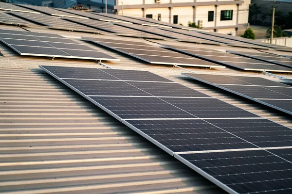 Technologie Solárních Článků Střeše Továrny Údržba Solární Elektrárny Zelená Energie — Stock fotografie
