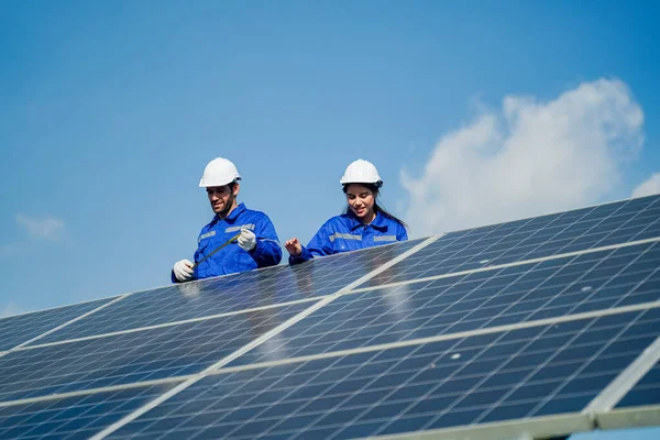 Tecnologia Célula Solar Engenharia Serviço Verificar Instalação Célula Solar Telhado — Fotografia de Stock