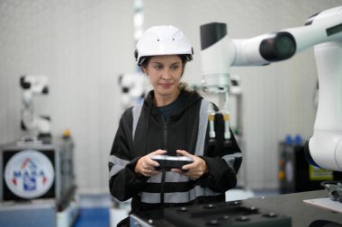 Endüstriyel fabrika çalışan metal İmalat sektöründe çalışan
