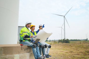 Rüzgar türbini servis mühendisi bakım ve inşaat sahasında teftiş planı, yenilenebilir elektrik jeneratörü