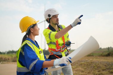 Rüzgar türbini servis mühendisi bakım ve inşaat sahasında teftiş planı, yenilenebilir elektrik jeneratörü