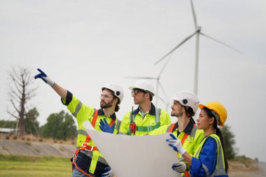 Rüzgar türbini servis mühendisi bakım ve inşaat sahasında teftiş planı, yenilenebilir elektrik jeneratörü