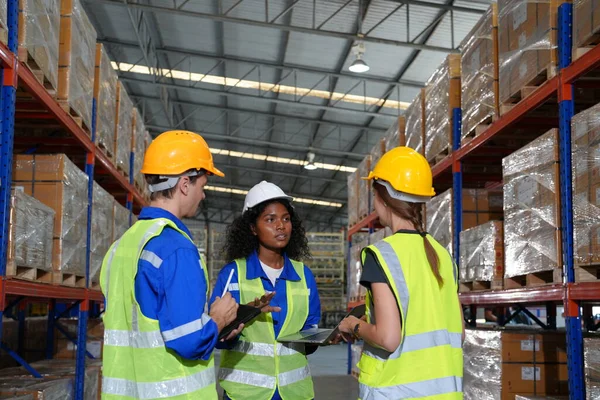 Travailleurs Entrepôt Travaillant Dans Grand Entrepôt Distribution Logistique Travailleur Vêtements — Photo