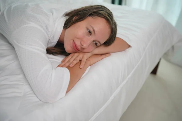 Retrato Estilo Vida Menina Bonito Dormindo Cama Bela Mulher Sensual — Fotografia de Stock