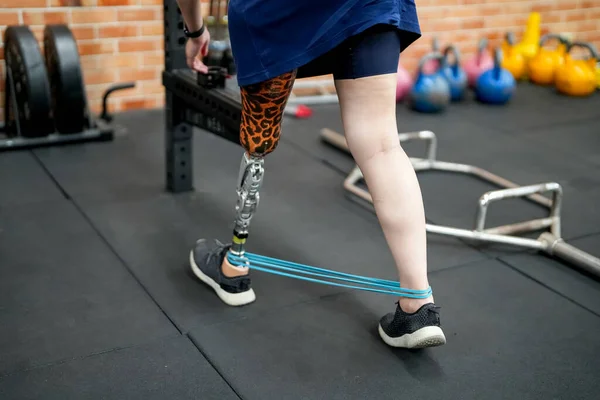 stock image Portrait of disabled athlete woman with prosthetic leg in fitness gym