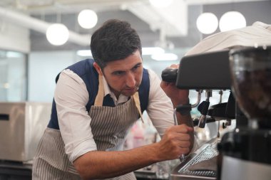 Modern küçük işletme, başlangıç. İş yerindeki kafenin sahibi.