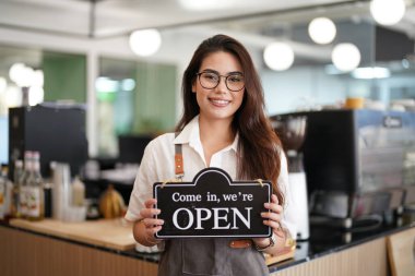 Kafe ya da kahveci, girişimci ve bayan küçük işletme sahibi.  