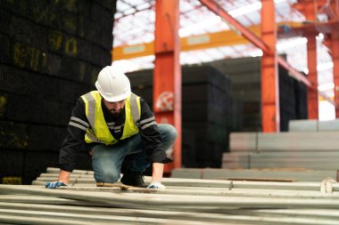 İnşaat veya mimarlık alanında çalışan işçi ve ustabaşı