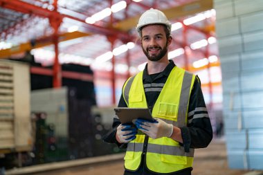 İnşaat veya mimarlık alanında çalışan işçi ve ustabaşı