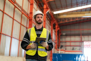 İnşaat veya mimarlık alanında çalışan işçi ve ustabaşı