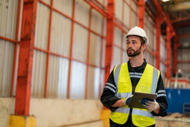 İnşaat veya mimarlık alanında çalışan işçi ve ustabaşı