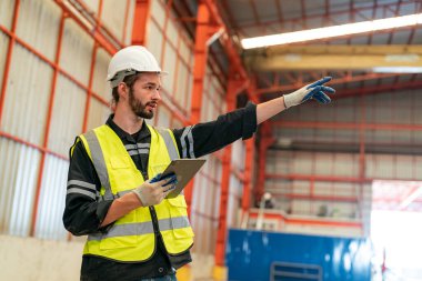 İnşaat veya mimarlık alanında çalışan işçi ve ustabaşı