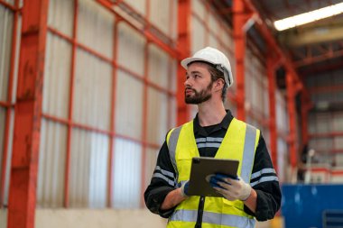 İnşaat veya mimarlık alanında çalışan işçi ve ustabaşı