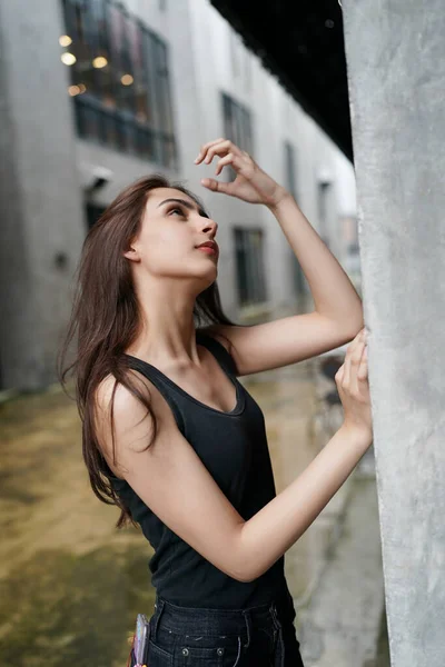 Модель Моды Сексуальная Женщина Стильной Черной Одежде Молодая Красивая Индийская — стоковое фото