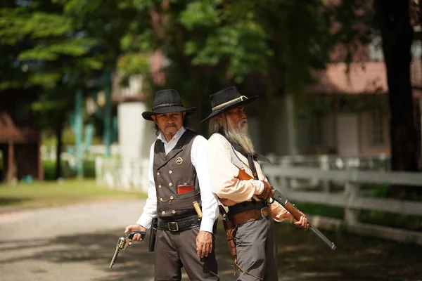 Brutale Senior Cowboys Mit Revolvern Texanische Ranch Hintergrund Western — Stockfoto