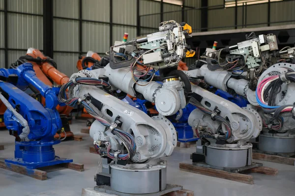 Ingegnere Robotico Che Lavora Alla Manutenzione Del Braccio Robotico Nel — Foto Stock