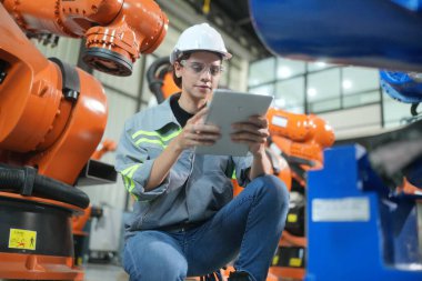 Robotik Silah Mühendisi Yapay Zeka, Programlama Geliştirme Teknolojisi yazılımı ile ekipmanları kontrol ediyor