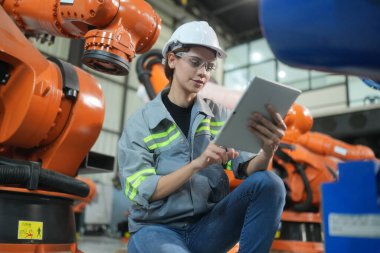 Robotik Silah Mühendisi Yapay Zeka, Programlama Geliştirme Teknolojisi yazılımı ile ekipmanları kontrol ediyor