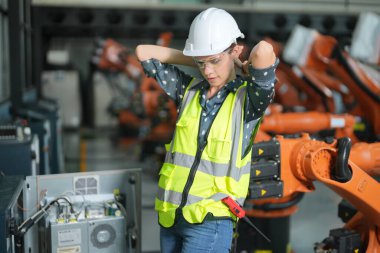 Robotik Silah Mühendisi Yapay Zeka, Programlama Geliştirme Teknolojisi yazılımı ile ekipmanları kontrol ediyor