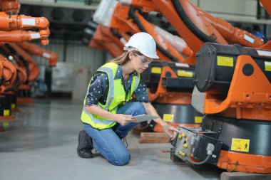 Robotik Silah Mühendisi Yapay Zeka, Programlama Geliştirme Teknolojisi yazılımı ile ekipmanları kontrol ediyor