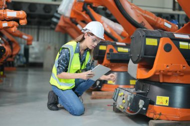 Robotik Silah Mühendisi Yapay Zeka, Programlama Geliştirme Teknolojisi yazılımı ile ekipmanları kontrol ediyor