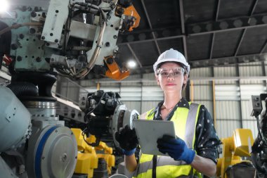 Robotik Silah Mühendisi Yapay Zeka, Programlama Geliştirme Teknolojisi yazılımı ile ekipmanları kontrol ediyor