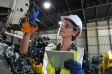 Robotik Silah Mühendisi Yapay Zeka, Programlama Geliştirme Teknolojisi yazılımı ile cihazları kontrol et