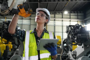 Robotik Silah Mühendisi Yapay Zeka, Programlama Geliştirme Teknolojisi yazılımı ile ekipmanları kontrol ediyor