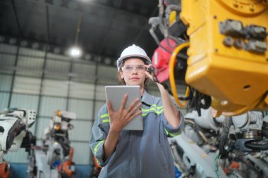 Robotik Silah Mühendisi Yapay Zeka, Programlama Geliştirme Teknolojisi yazılımı ile ekipmanları kontrol ediyor