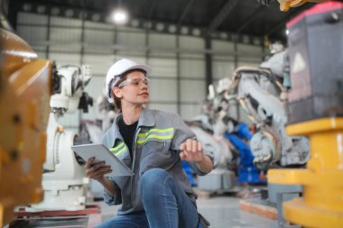 Robotik Silah Mühendisi Yapay Zeka, Programlama Geliştirme Teknolojisi yazılımı ile ekipmanları kontrol ediyor