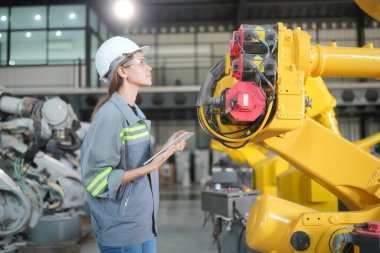 Robotik Silah Mühendisi Yapay Zeka, Programlama Geliştirme Teknolojisi yazılımı ile ekipmanları kontrol ediyor