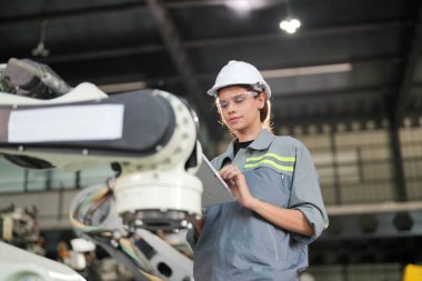 Robotik Silah Mühendisi Yapay Zeka, Programlama Geliştirme Teknolojisi yazılımı ile ekipmanları kontrol ediyor