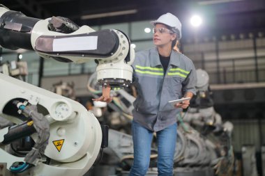 Robotik Silah Mühendisi Yapay Zeka, Programlama Geliştirme Teknolojisi yazılımı ile cihazları kontrol et