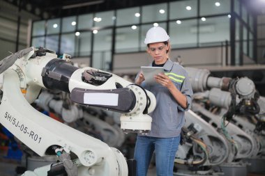 Robotik Silah Mühendisi Yapay Zeka, Programlama Geliştirme Teknolojisi yazılımı ile ekipmanları kontrol ediyor