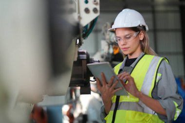 Robotik Silah Mühendisi Yapay Zeka, Programlama Geliştirme Teknolojisi yazılımı ile ekipmanları kontrol ediyor