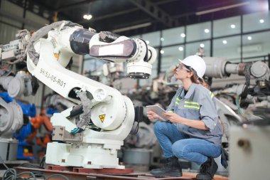 Robotik Silah Mühendisi Yapay Zeka, Programlama Geliştirme Teknolojisi yazılımı ile cihazları kontrol et