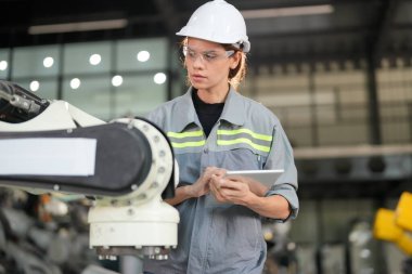 Robotik Silah Mühendisi Yapay Zeka, Programlama Geliştirme Teknolojisi yazılımı ile cihazları kontrol et