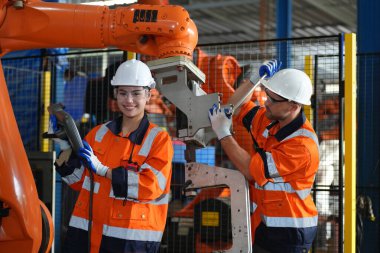 Robotik Silah Mühendisleri, bir Yapay Zeka Bilgisayar İşlemcisi Birimi yazılımı ile ekipmanları kontrol ediyor