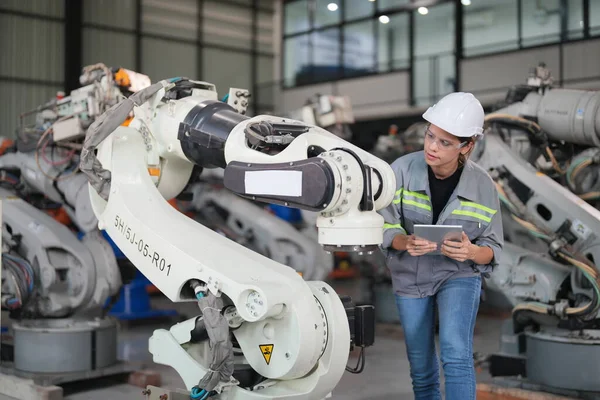 Robotic Arm Ingenjör Kontroll Utrustning Sin Med Programvara Artificiell Intelligens — Stockfoto
