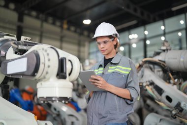 Robotik Silah Mühendisi Yapay Zeka, Programlama Geliştirme Teknolojisi yazılımı ile ekipmanları kontrol ediyor