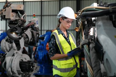 Robotik Silah Mühendisi Yapay Zeka, Programlama Geliştirme Teknolojisi yazılımı ile cihazları kontrol et