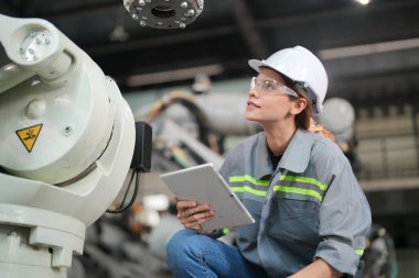 Robotik Silah Mühendisi Yapay Zeka, Programlama Geliştirme Teknolojisi yazılımı ile cihazları kontrol et